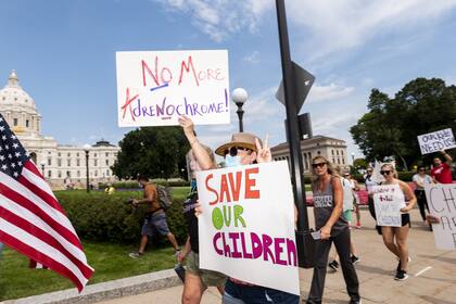 Los seguidores de QAnon recurren a la campaña #SaveTheChildren o #SalvenAlosNiños en español, para atraer nuevos partidariosCredit...