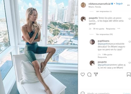 Los seguidores no le perdonaron que subiera los pies al sillón blanco