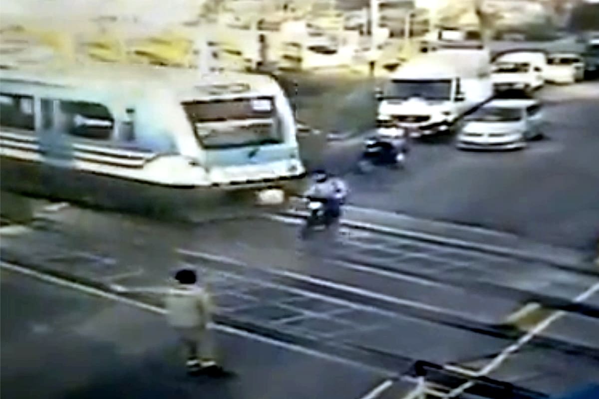 Los segundos antes del impacto por el que murió el conductor de la moto.