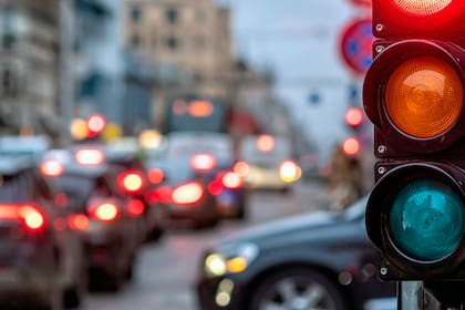 Los semáforos intermitentes no responden a fallas ni errores aunque para muchos conductores generan dudas