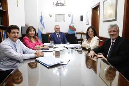 Los senadores que integran el bloque Convicción Federal. Tres de ellos se van del interbloque con el PJ