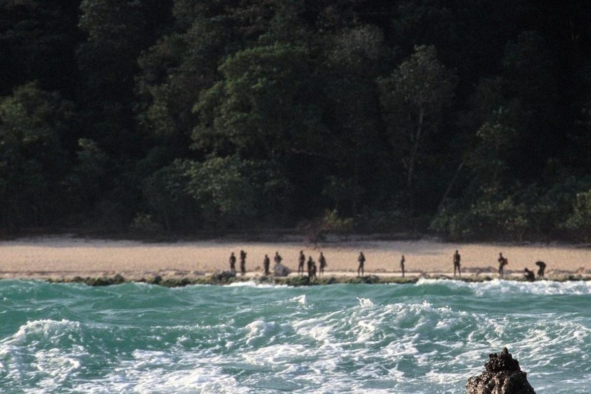 Los sentineleses viven en una pequeña isla en el océano ínidco y mantienen las mismas costumbres desde hace 60.000 años