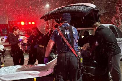 Los servicios de emergencia llegaron justo a tiempo al estacionamiento de McDonald’s para atender a la madre y el bebé