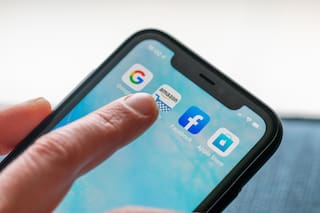 Por qué deberías cambiar estas configuraciones en tus servicios de Apple, Facebook, Google o Amazon
