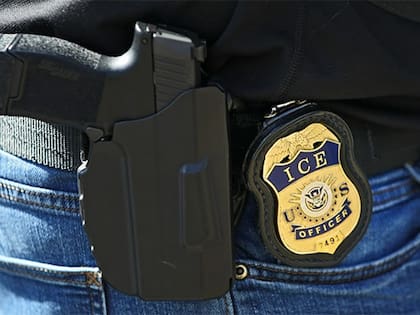 Los sheriffs a cooperar con el Servicio de Inmigración para agilizar la deportación de quienes hayan cometido delitos y no posean documentación