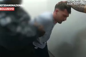 Los shockeantes videos de las body-cam de los agentes involucrado muestran cómo detuvieron violentamente a Matteo Falcinelli, joven de 25 años que está estudiando para un máster en la Florida International University