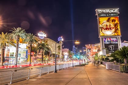Los shows son protagonistas del strip, casi tanto como los borrachos en carritos
