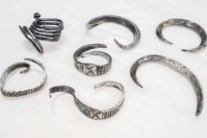 Los siete brazaletes de plata vikingos hallados en Dinamarca