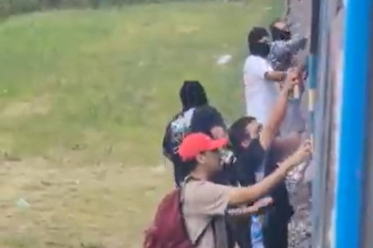 Los siete involucrados fueron captados por agentes que vigilaban la zona