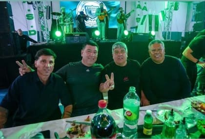 Los sindicalistas Juan Pablo Brey, Cristian Jerónimo, Pablo Moyano y Chiqui Tapia, en la cena aniversario por los 17 años del Club Camioneros