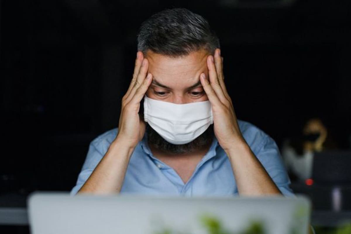 Los síntomas de la covid prolongada pueden manifestarse aunque la persona no hay sufrido una forma grave de la enfermedad.