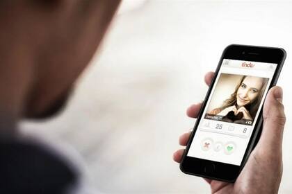 Los sitios y aplicaciones móviles de citas ya son la segunda forma más común de encuentro de parejas heterosexuales y la más común para parejas homosexuales. Además, un estudio evidencia que las parejas que se forman de esta manera son más duraderas