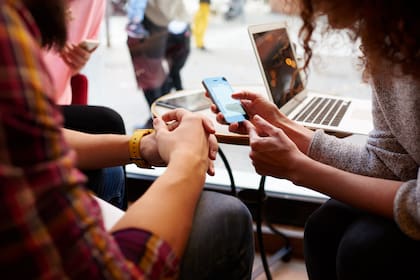 Los smartphones tienen suma importancia en nuestras vidas, Pero sin embargo no tenemos control sobre ellas ni conocimiento sobre su funcionamiento