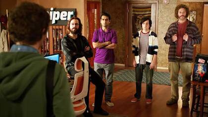Los socios de Pied Piper escuchan las intenciones de Richard de abandonar la empresa