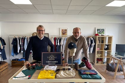 Los socios se conocieron por un amigo en común y empezaron importando cinturones.