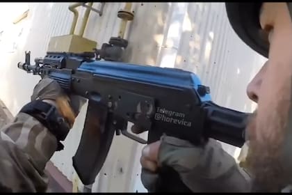 Los soldados rusos avanzan en medio de intensos enfrentamientos por las calles de la ciudad