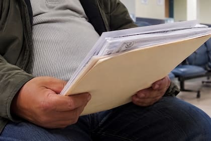 Los solicitantes con formularios I-589 sin resolución deberán pagar una tarifa anual