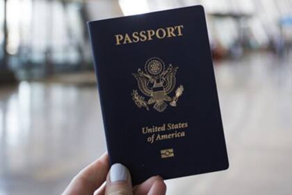 Los solicitantes del pasaporte estadounidense deben llevar la solicitud DS-11 completamente llena junto con otra documentación