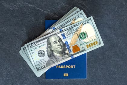 Los solicitantes pueden calificar para un exención de tarifa si demuestran una incapacidad financiera basada en la recepción de beneficios públicos