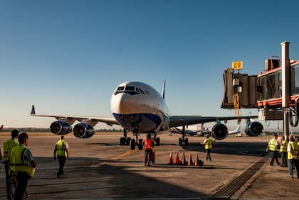 Los solicitantes que califiquen para un empleo en el Departamento de Aviación de Miami-Dade estarán sujetos a controles de seguridad exhaustivos