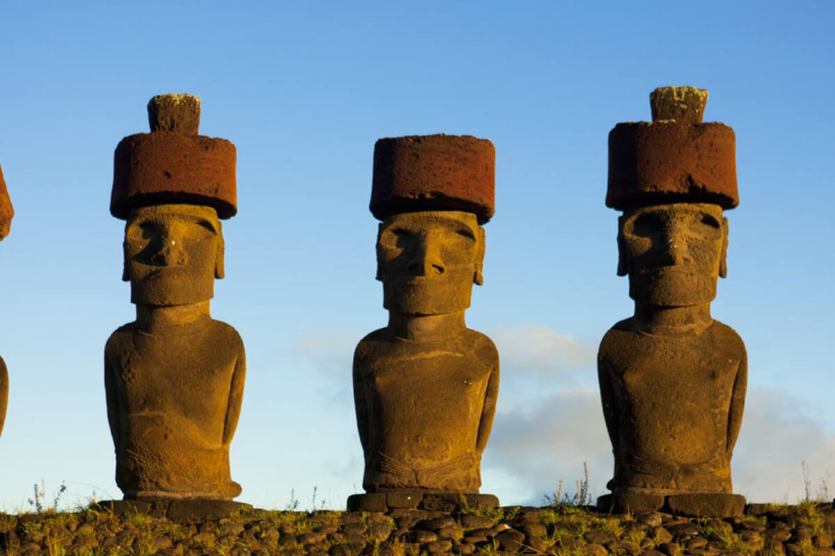Los sombreros sobre los moai o estatuas gigantes miden cerca de dos metros y pesan hasta 13 toneladas.