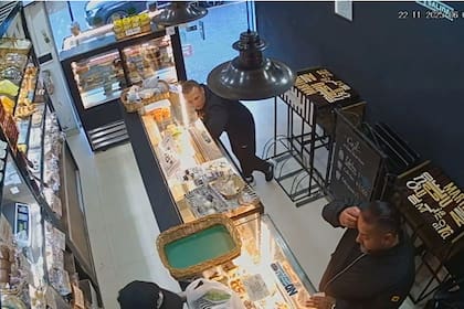 Los sospechosos compraron facturas en una pandería de Merlo después del robo en San Isidro