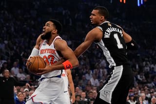 Los Spurs aún creen en el milagro, pero los Knicks están a un triunfo del título de la NBA