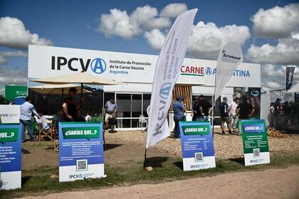 Los stands vinculados a la ganadería reciben un flujo constante de productores
