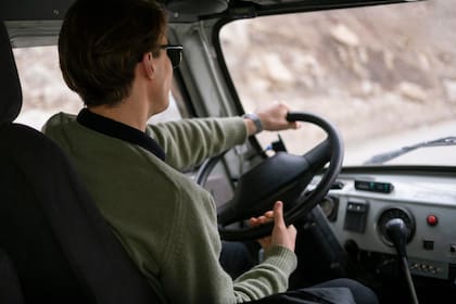 Los sueldos de los camioneros en EE.UU. generan debate: mientras en redes aseguran ingresos de más de US$10.000 al mes, otras plataformas cifras más moderadas