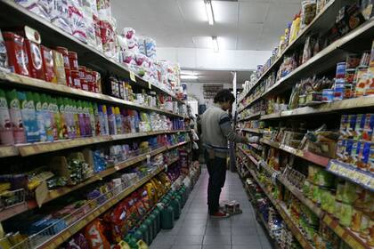 Los supermercados chinos aún no recibieron aumentos, pero hasta el viernes, si les entregaban mercadería, era con aumento del 8 al 12%