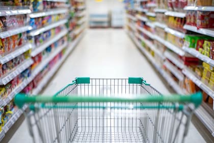 Los supermercados deben identificar con un cartel cuál es la marca y presentación con el precio más bajo de su categoría