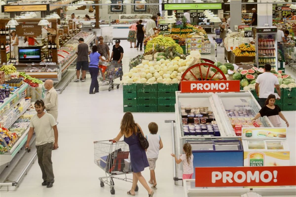 Los supermercados se quejan de que las promociones con los bancos absorben gran parte de su margen de ganancia