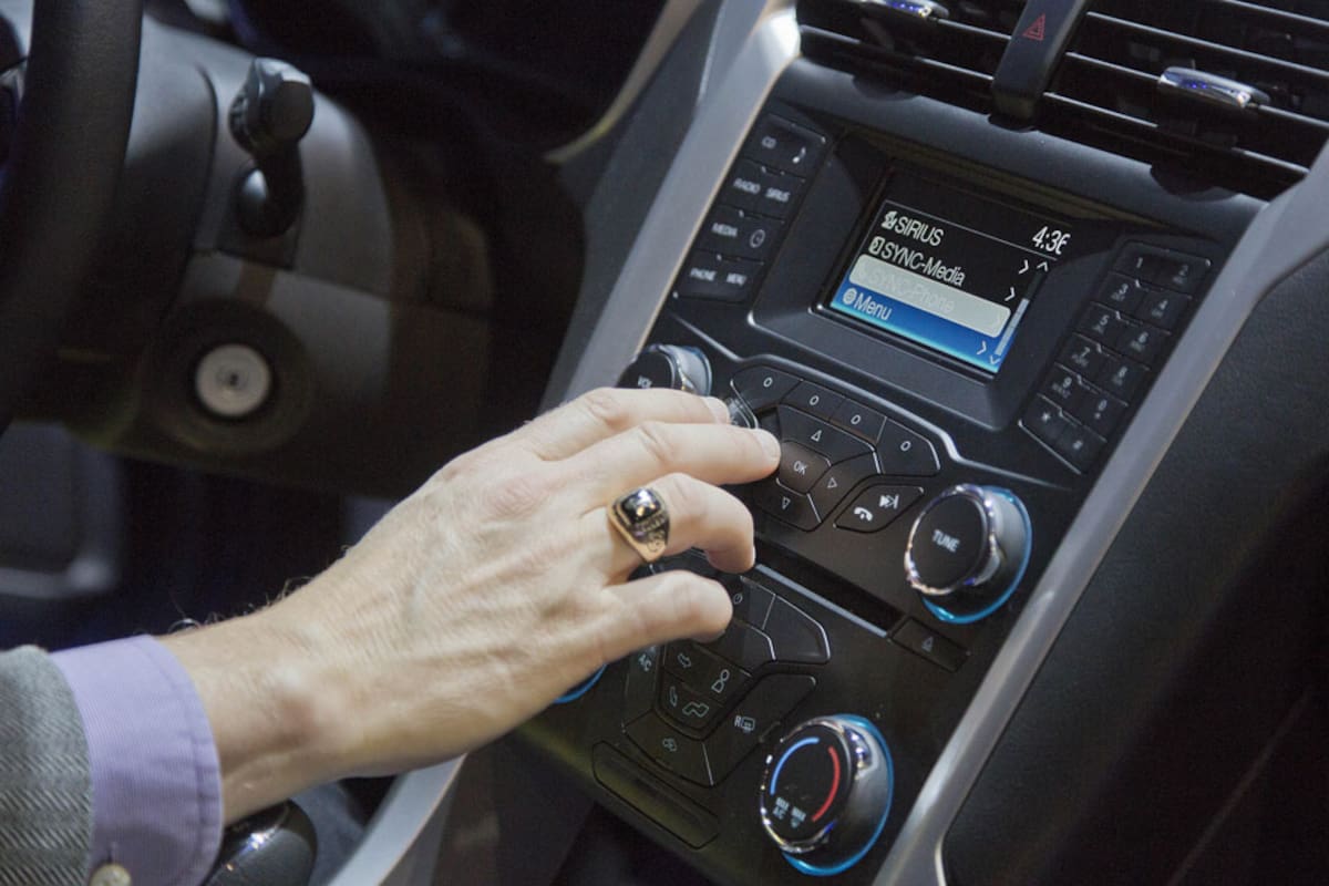 Los tableros de los autos es el nuevo campo de batalla para las principales compañías tecnológicas como Apple y Google