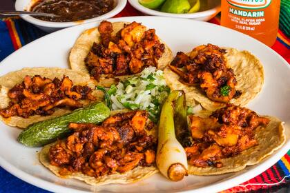 Los tacos de México siempre van acompañados de un buen chile toreado y cebolla asada; estos son los sitios que lo ofrecen en Miami y Nueva York