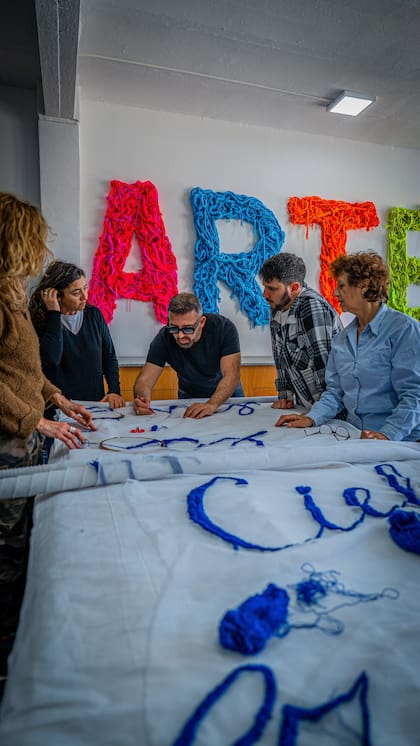 Los talleres de arte participativos también son una de las formas de conocer la creación en una visita privada como las que realiza Toledo