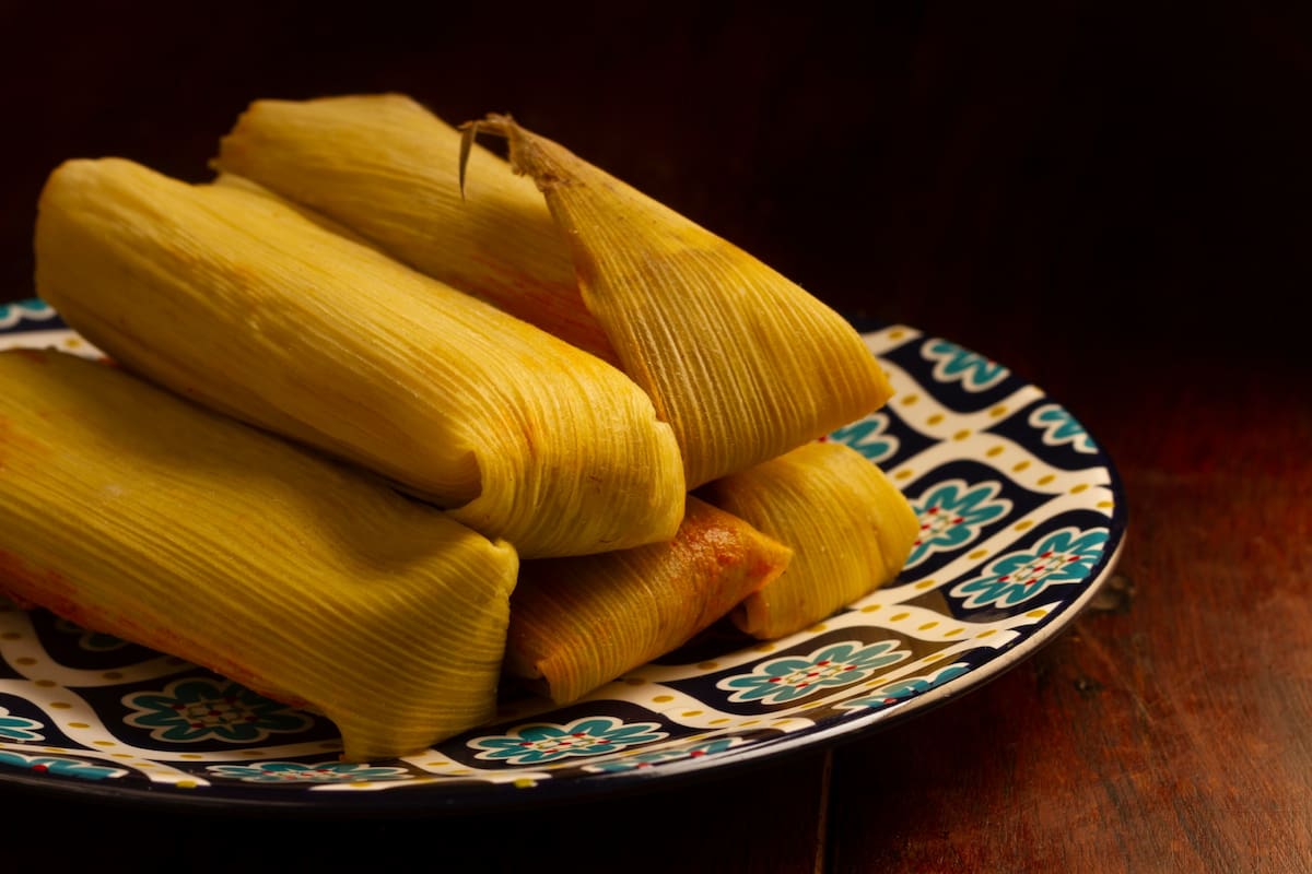 Los tamales mexicanos son fáciles de preparar con esta receta que se puede hacer en licuadora (Archivo)
