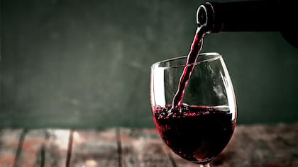 Los taninos del vino tinto se complementan bien con la carne roja