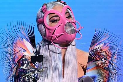 Los tapabocas de Lady Gaga y Ariana Grande protagonizaron los VMA e inundaron las redes sociales