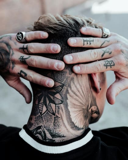 Los tatuajes no están en la larga lista de razones por las que una persona pueda ser considerada inadmisible según las Ley de Inmigración de Estados Unidos (INA)