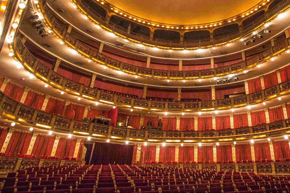 Los teatros pueden volver a funcionar, pero sin público