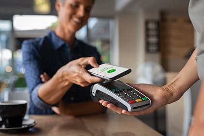 Los teléfonos celulares también pueden incorporar la tecnología NFC para distintas acciones