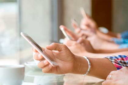 Los teléfonos móviles pueden pasar wifi unos a otros, así como transferirse gigas para que les funcione internet