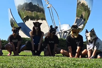 Los therians suelen reunirse en parques públicos y compartir momentos con la comunidad