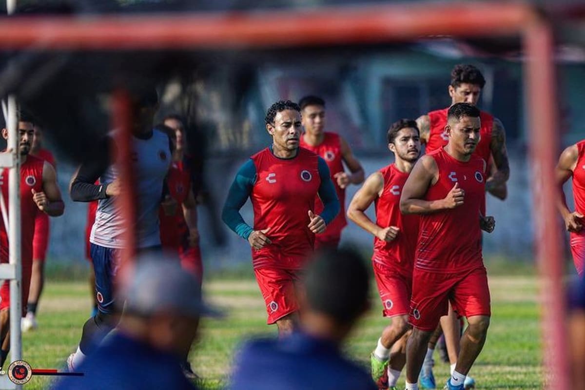 Los Tiburones Rojos de Veracruz podrían volver a ponerse la camiseta gracias al empresario Carlos Bremer