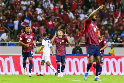 Los Ticos golearon a la Azul y Blanca de manera contundente