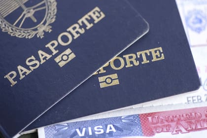 Los tiempos de procesamiento de algunos ajustes de estatus pueden extenderse entre ocho y más de 24 meses, según la categoría migratoria y la oficina que tramite el expediente