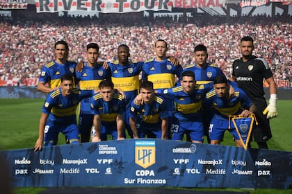 Los titulares de Boca Juniors que salieron a jugar ante River Plate en el estadio Mario Alberto Kempes