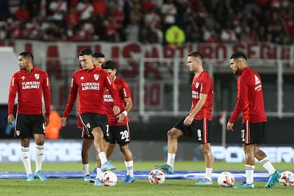 Los titulares, durante el calentamiento