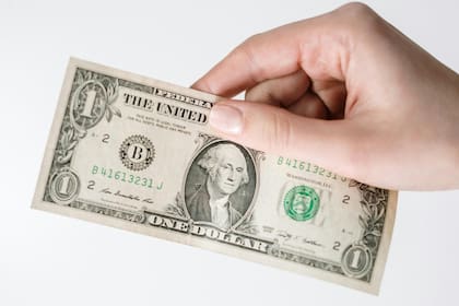 Los trabajadores con propinas en Carolina del Norte deben recibir al menos US$2,13 en efectivo por hora, más las propinas necesarias para alcanzar el salario mínimo