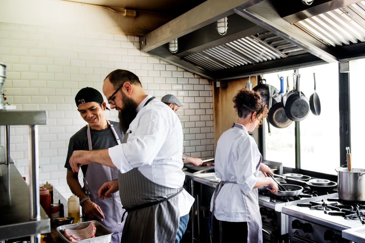 Los trabajadores con visa H-2B serán reembolsados de los costos del proceso durante la primera semana laboral